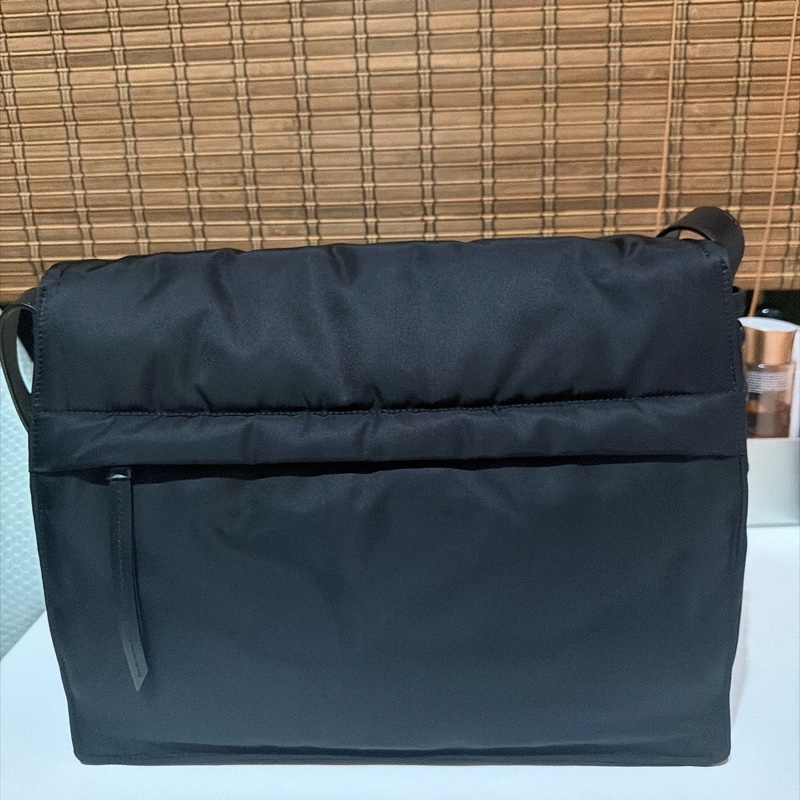 降價！prada郵差包 大號 中性男女接可揹 Jenny經紀人同款-11