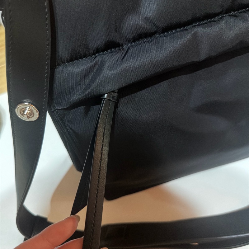 降價！prada郵差包 大號 中性男女接可揹 Jenny經紀人同款-17