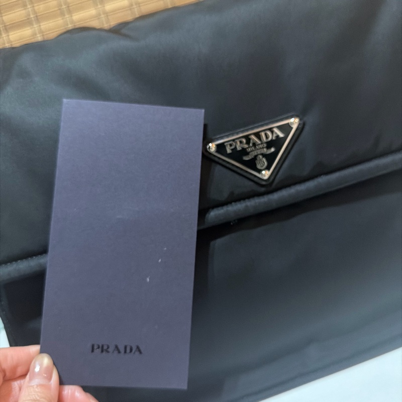 降價！prada郵差包 大號 中性男女接可揹 Jenny經紀人同款-18