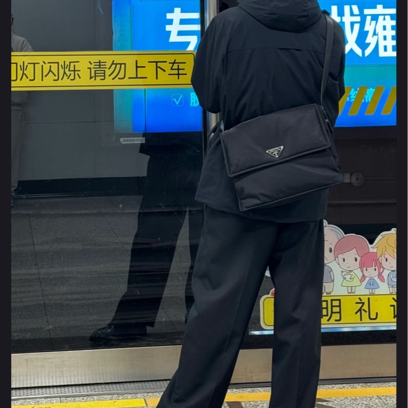 降價！prada郵差包 大號 中性男女接可揹 Jenny經紀人同款-12