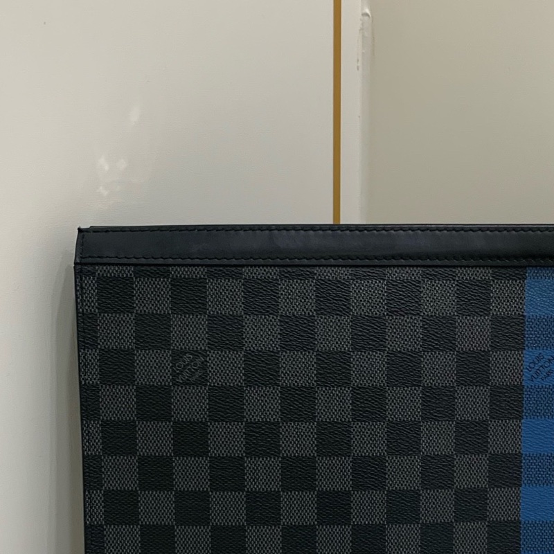 Louis Vuitton 路易威登 黑棋盤格限量藍拼手拿包洗漱包 成色；尺寸；27*21*3-8