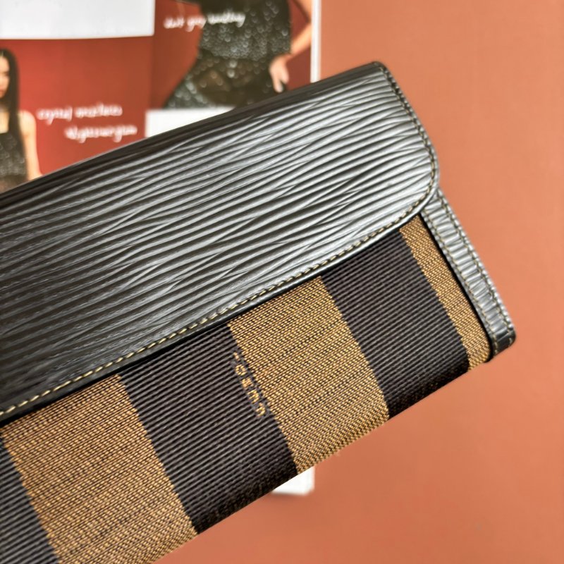 ::FENDI:: 直紋咖色帆布拼皮革釦式長夾-2