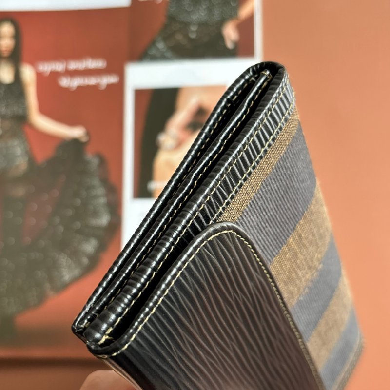 ::FENDI:: 直紋咖色帆布拼皮革釦式長夾-9