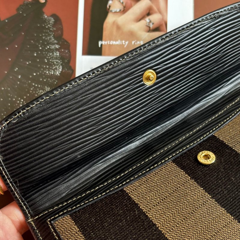 ::FENDI:: 直紋咖色帆布拼皮革釦式長夾-11