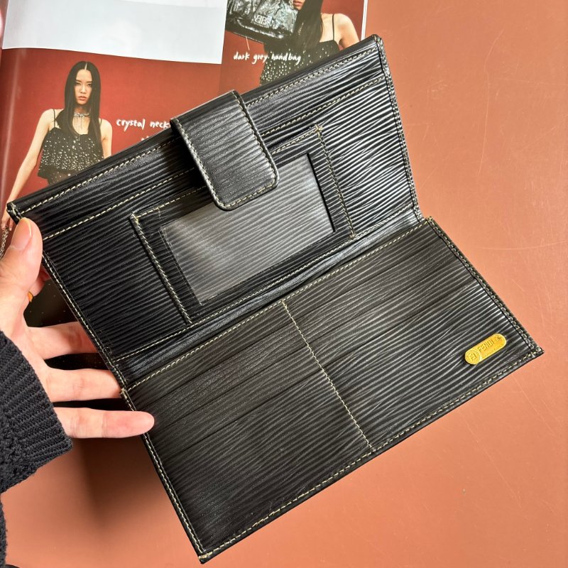 ::FENDI:: 直紋咖色帆布拼皮革釦式長夾-12