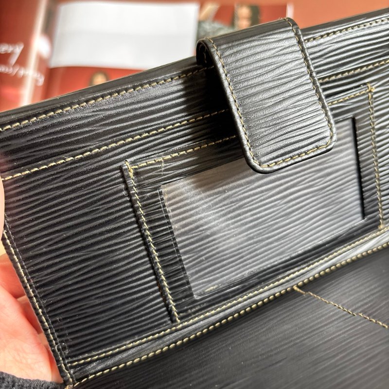 ::FENDI:: 直紋咖色帆布拼皮革釦式長夾-16