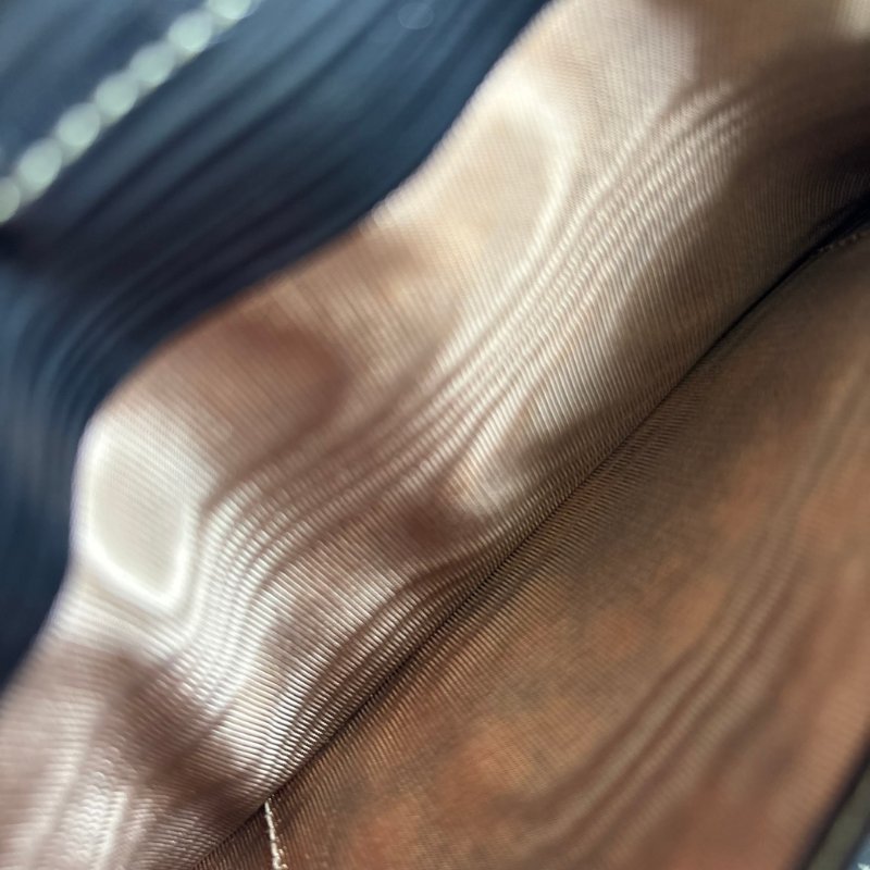 ::FENDI:: 直紋咖色帆布拼皮革釦式長夾-18