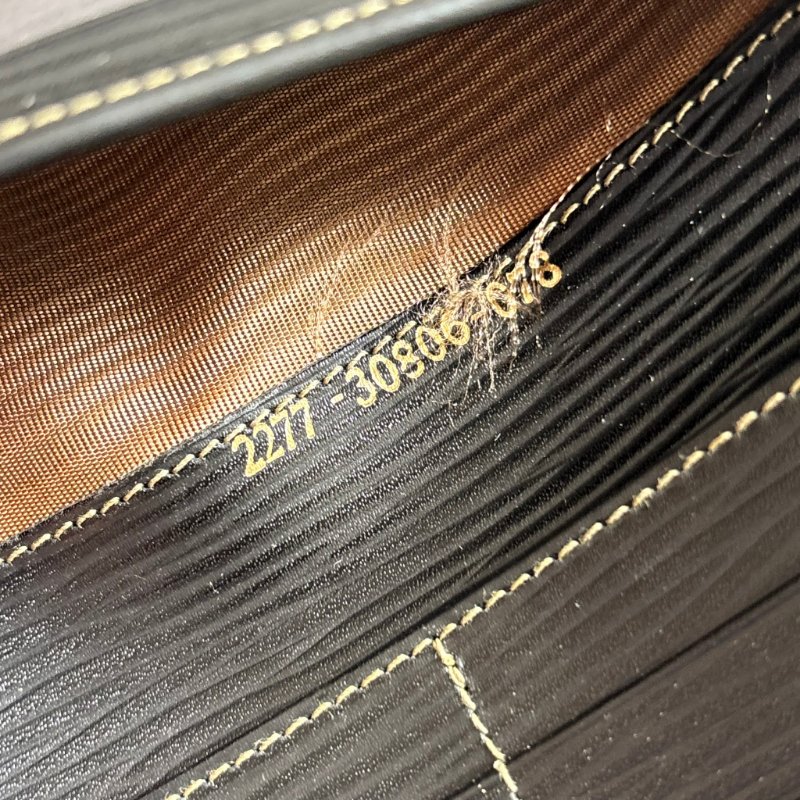 ::FENDI:: 直紋咖色帆布拼皮革釦式長夾-19