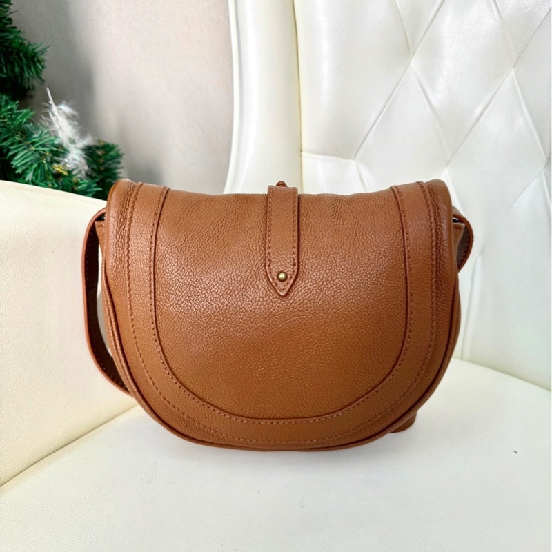 Celine賽琳 馬車扣斜挎包 尺寸22×4×19cm 。 🈚附件-2