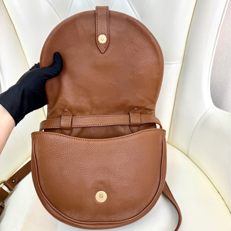 Celine賽琳 馬車扣斜挎包 尺寸22×4×19cm 。 🈚附件-6