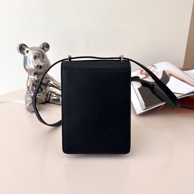 99新巴寶莉Burberry Robin男女同款 TB銀扣全皮手機包 尺寸13*4.5*19cm-1