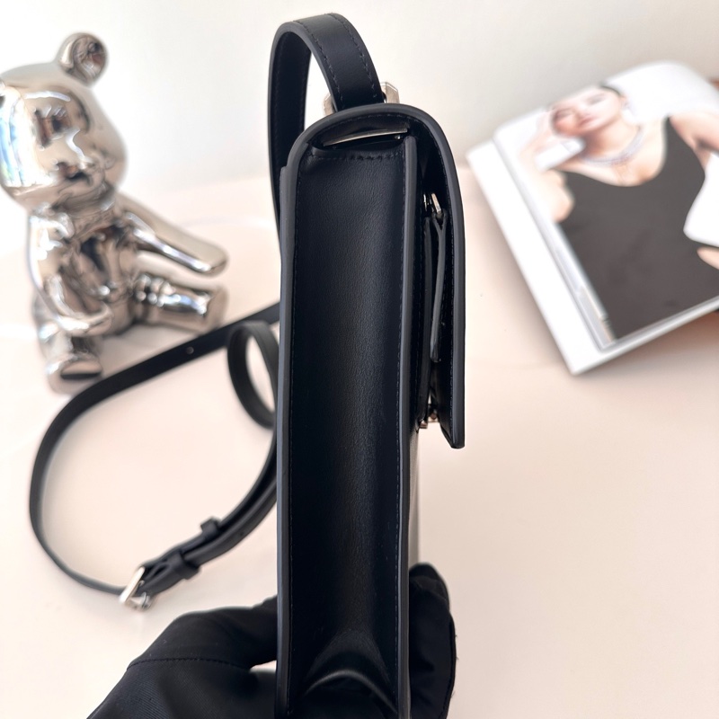 99新巴寶莉Burberry Robin男女同款 TB銀扣全皮手機包 尺寸13*4.5*19cm-2