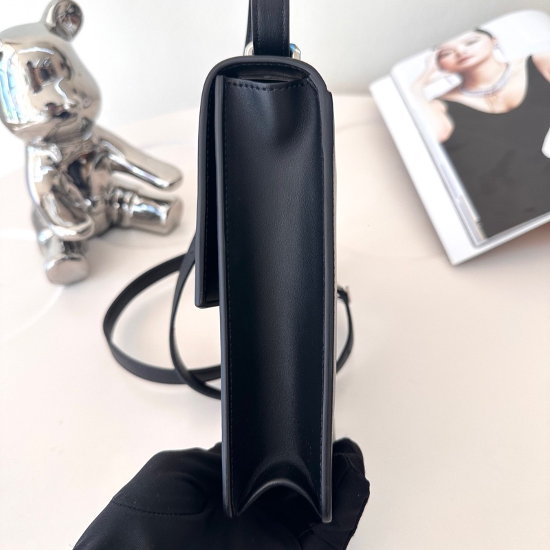 99新巴寶莉Burberry Robin男女同款 TB銀扣全皮手機包 尺寸13*4.5*19cm-3