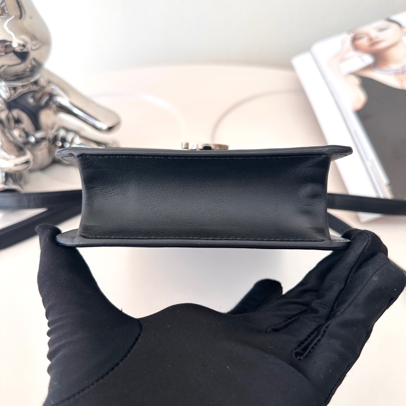 99新巴寶莉Burberry Robin男女同款 TB銀扣全皮手機包 尺寸13*4.5*19cm-4