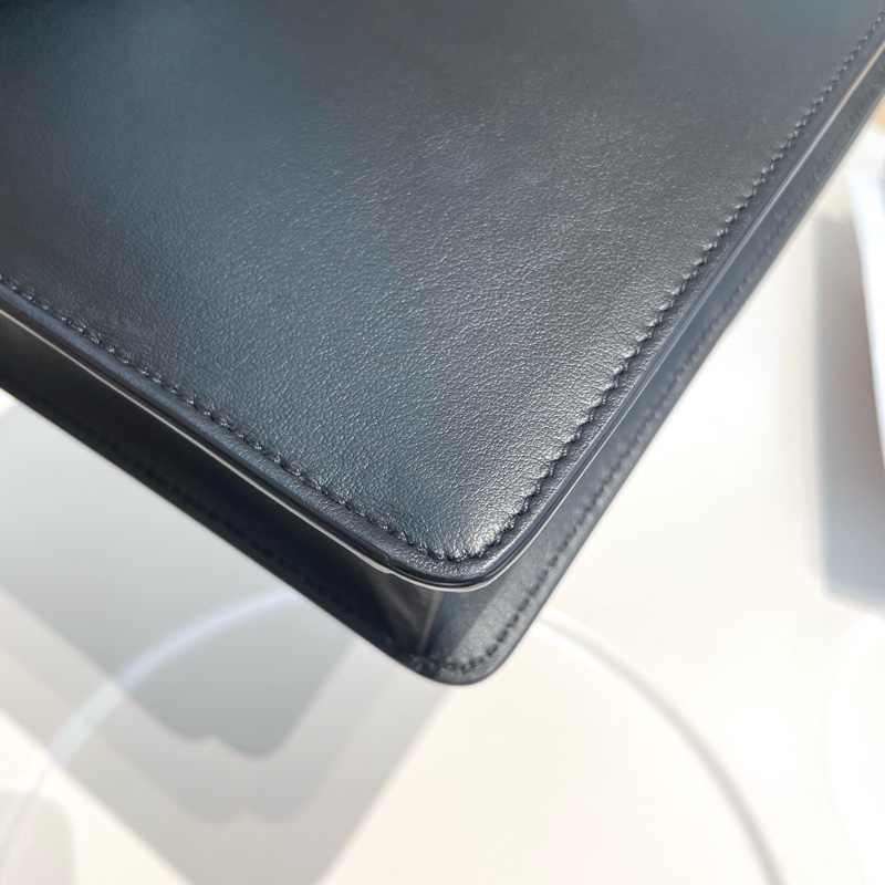 99新巴寶莉Burberry Robin男女同款 TB銀扣全皮手機包 尺寸13*4.5*19cm-7