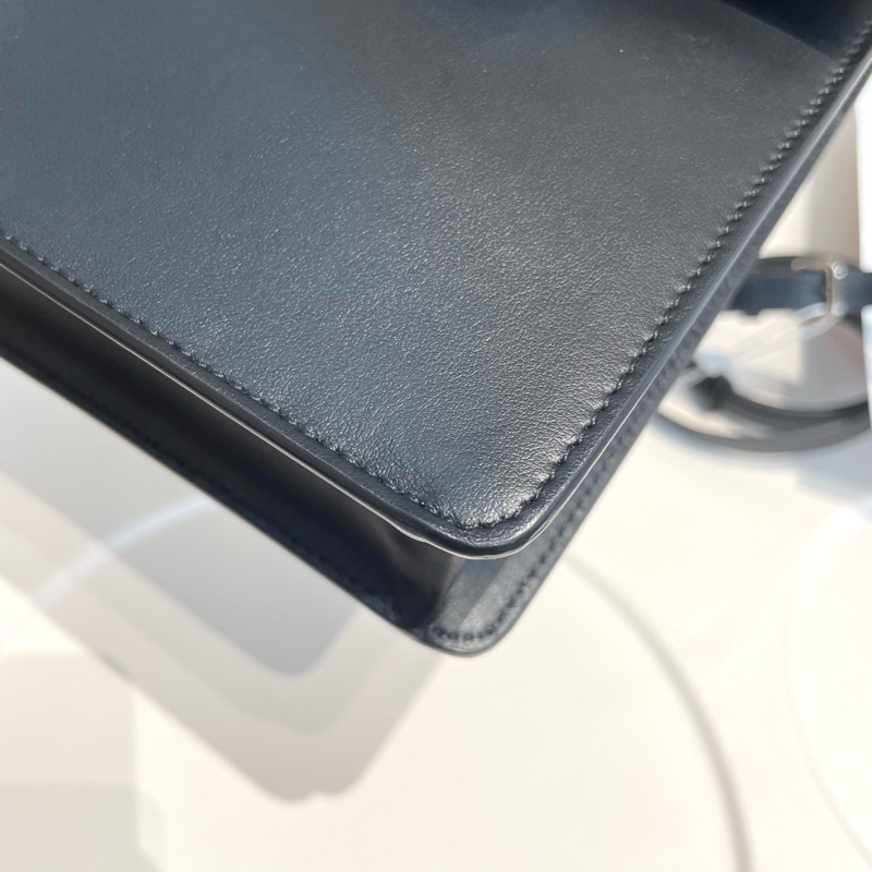 99新巴寶莉Burberry Robin男女同款 TB銀扣全皮手機包 尺寸13*4.5*19cm-8