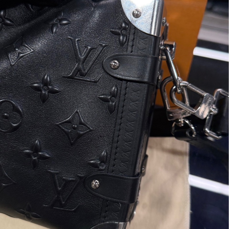 稀有單品🌟Louis Vuitton LV Side Trunk MM 黑色壓紋老花｜Classic Trend CT精品｜台北東區實體-9