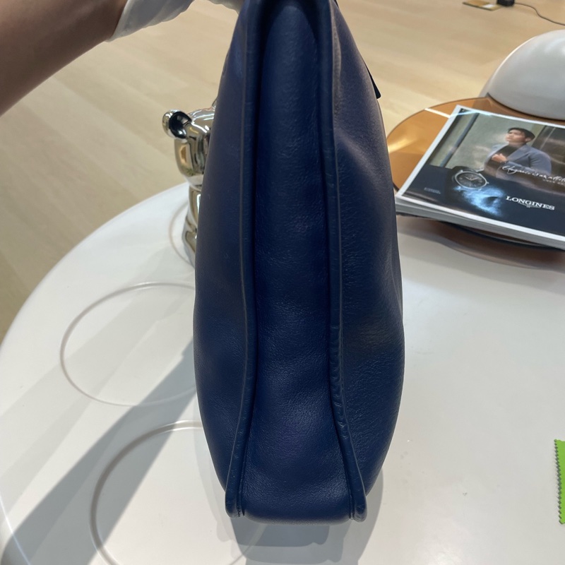 Loewe羅意威 極簡公文電腦包 牛皮材質 尺寸40*30cm。-2