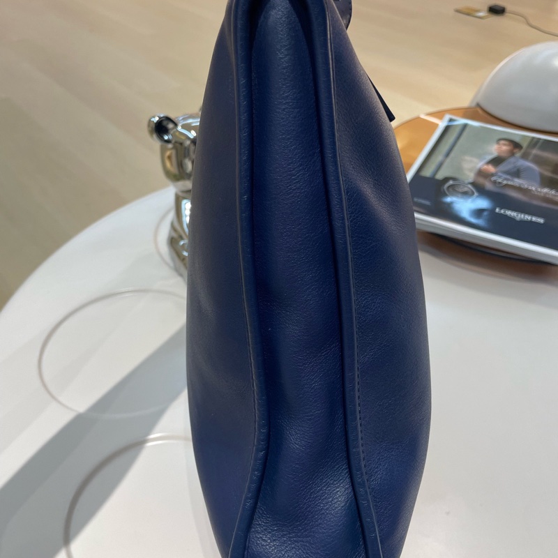 Loewe羅意威 極簡公文電腦包 牛皮材質 尺寸40*30cm。-3