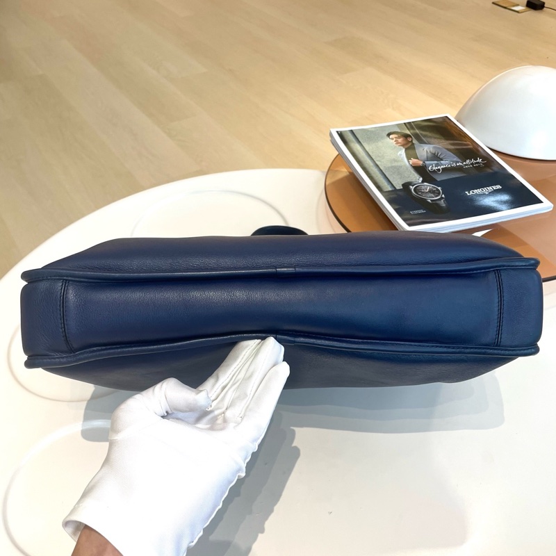 Loewe羅意威 極簡公文電腦包 牛皮材質 尺寸40*30cm。-4