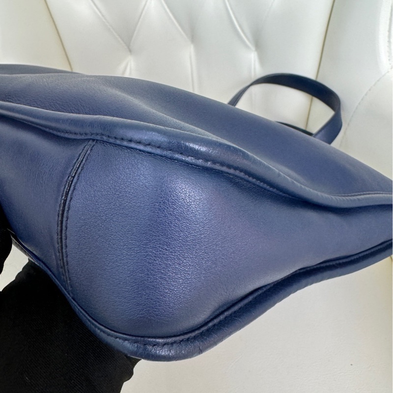 Loewe羅意威 極簡公文電腦包 牛皮材質 尺寸40*30cm。-6