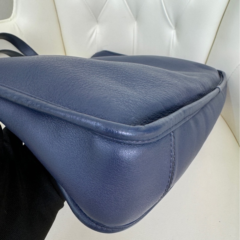 Loewe羅意威 極簡公文電腦包 牛皮材質 尺寸40*30cm。-7