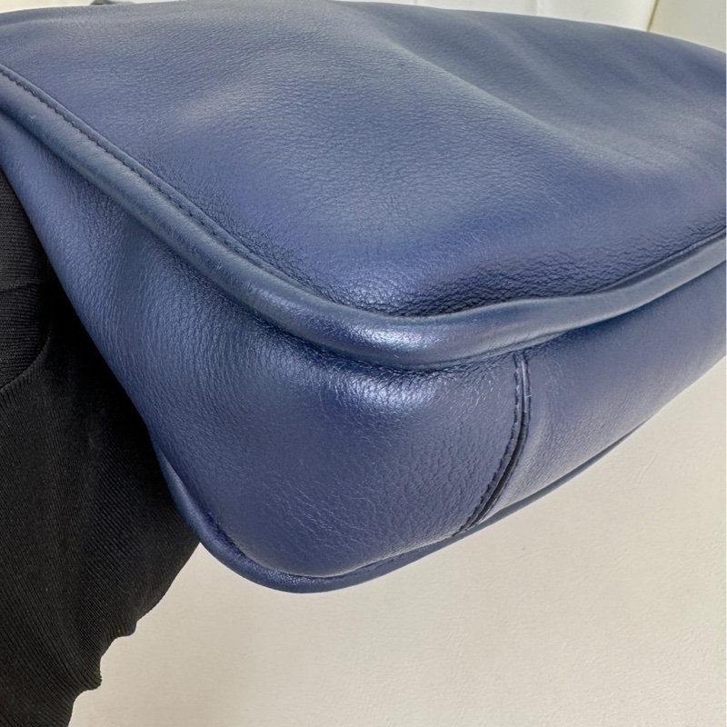 Loewe羅意威 極簡公文電腦包 牛皮材質 尺寸40*30cm。-9