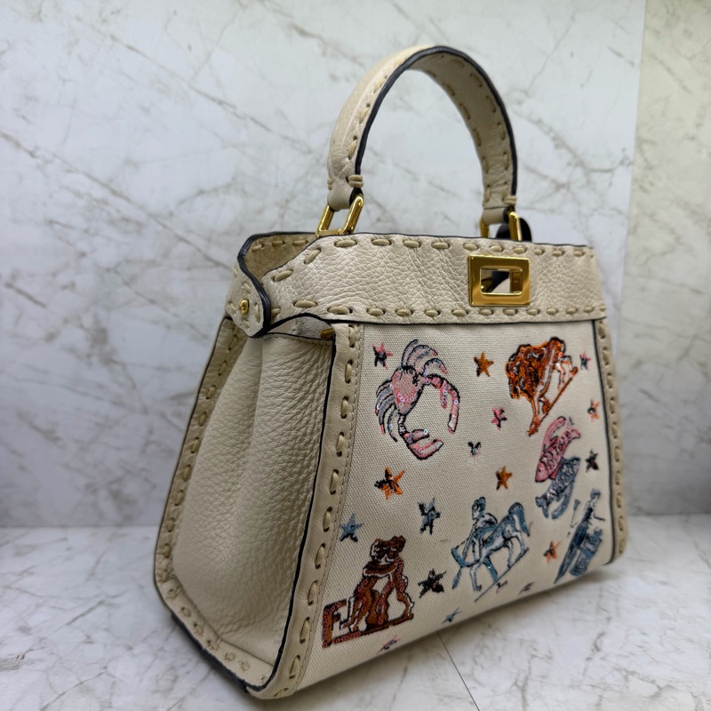 FENDIASTROLOGY PEEKABOO MINI白皮革邊帆布星座刺鏽金釦包-1