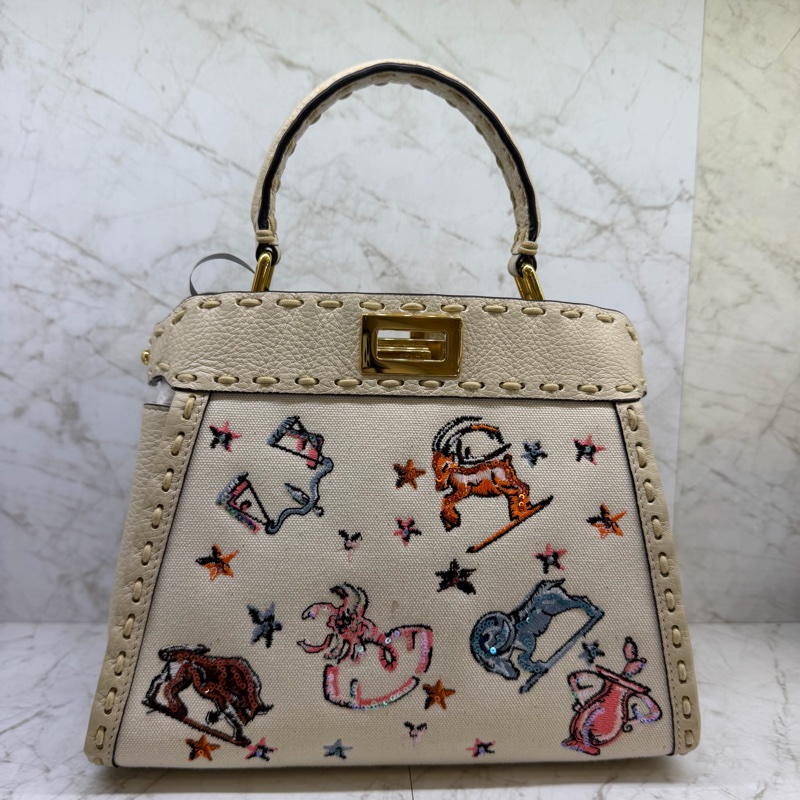 FENDIASTROLOGY PEEKABOO MINI白皮革邊帆布星座刺鏽金釦包-3