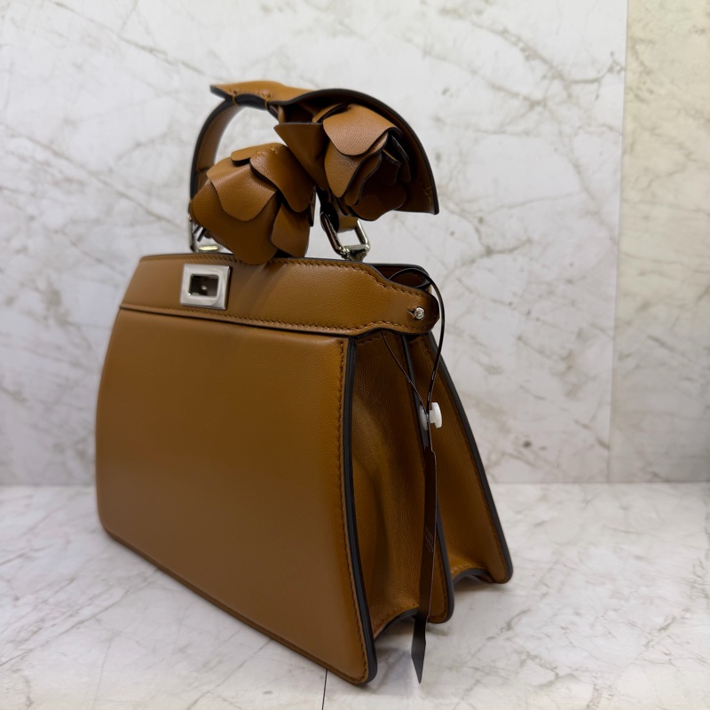 FENDI PEEKABOOISEEU咖色玫瑰皮革手把銀釦兩用包-2