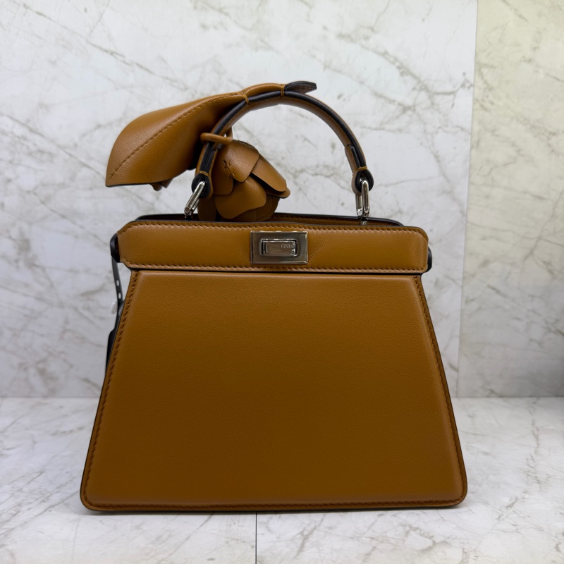 FENDI PEEKABOOISEEU咖色玫瑰皮革手把銀釦兩用包-3