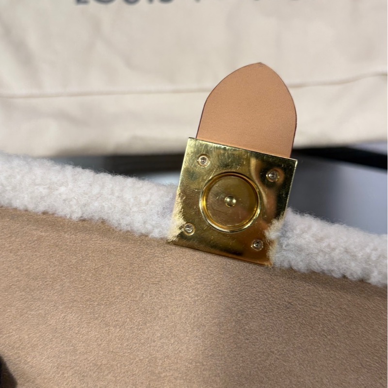 稀有單品🌟Louis Vuitton LV Locky BB 羔羊毛｜Classic Trend CT精品｜台北東區實體-9