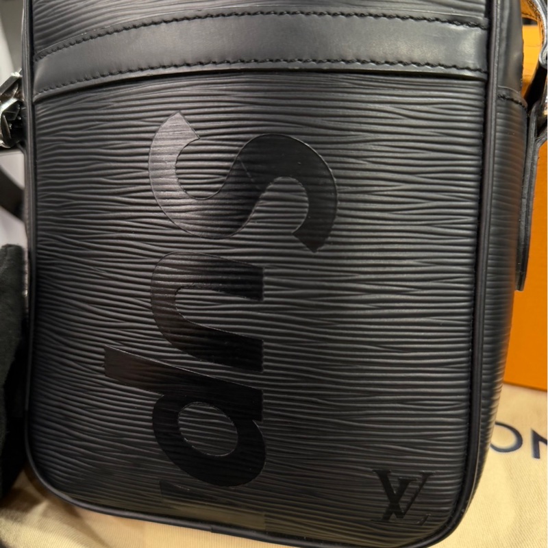 經典聯名🌟Louis Vuitton LV x Supreme EPI Danube 水波紋 相機包｜Classic Trend CT精品｜台北東區實體-1