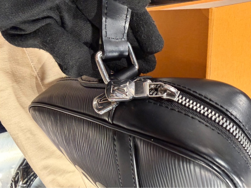 經典聯名🌟Louis Vuitton LV x Supreme EPI Danube 水波紋 相機包｜Classic Trend CT精品｜台北東區實體-3