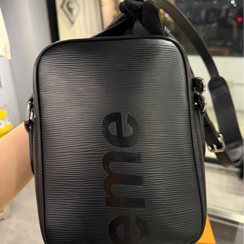 經典聯名🌟Louis Vuitton LV x Supreme EPI Danube 水波紋 相機包｜Classic Trend CT精品｜台北東區實體-5