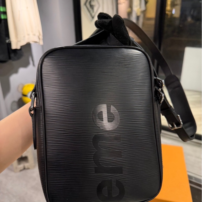 經典聯名🌟Louis Vuitton LV x Supreme EPI Danube 水波紋 相機包｜Classic Trend CT精品｜台北東區實體-6