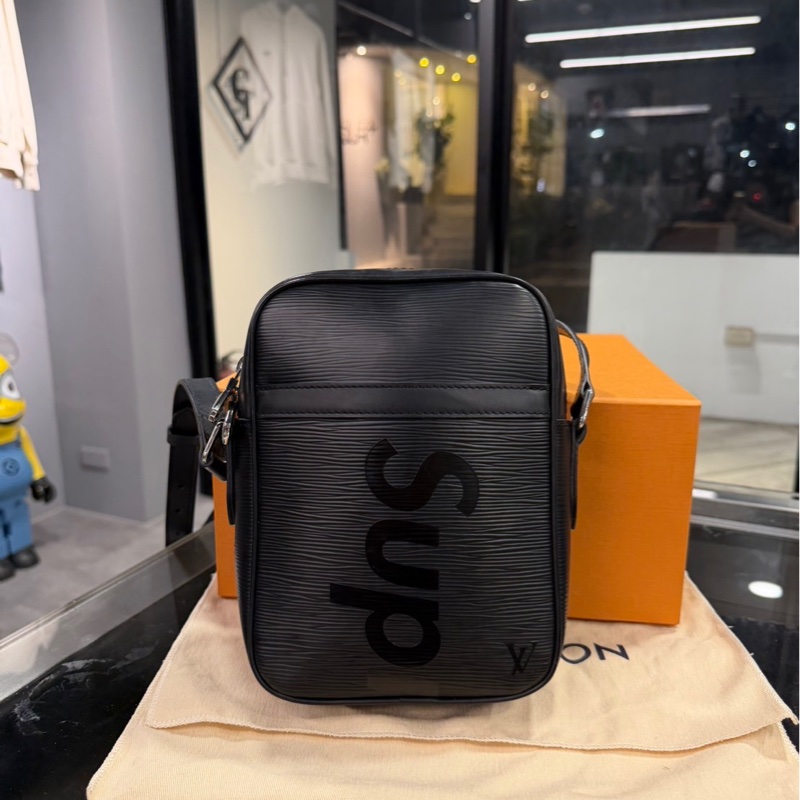 經典聯名🌟Louis Vuitton LV x Supreme EPI Danube 水波紋 相機包｜Classic Trend CT精品｜台北東區實體-7