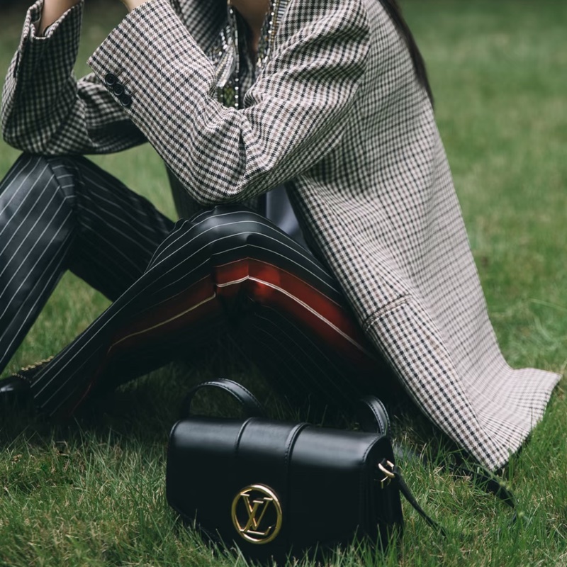 Louis Vuitton路易威登PONT9郵差包黑色20年B0096-22