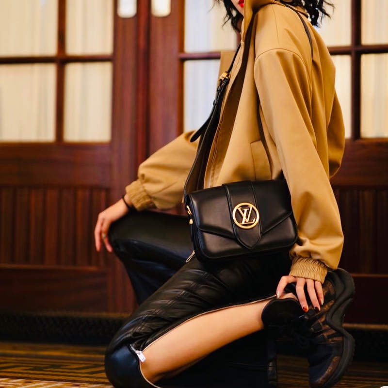 Louis Vuitton路易威登PONT9郵差包黑色20年B0096-24