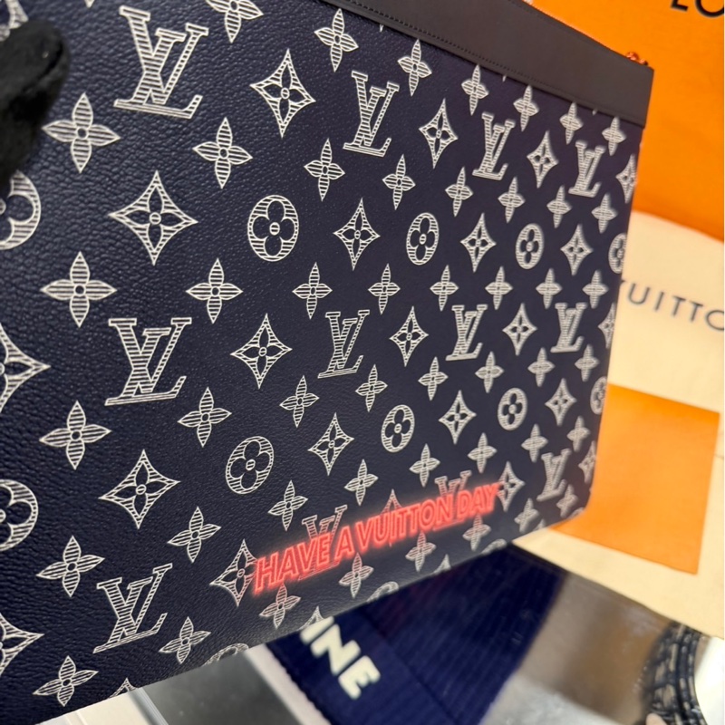 絕跡單品🌟Louis Vuitton 倒LV Logo手拿包｜Classic Trend CT精品｜台北東區實體-2
