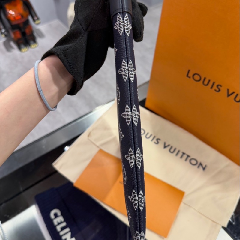 絕跡單品🌟Louis Vuitton 倒LV Logo手拿包｜Classic Trend CT精品｜台北東區實體-3