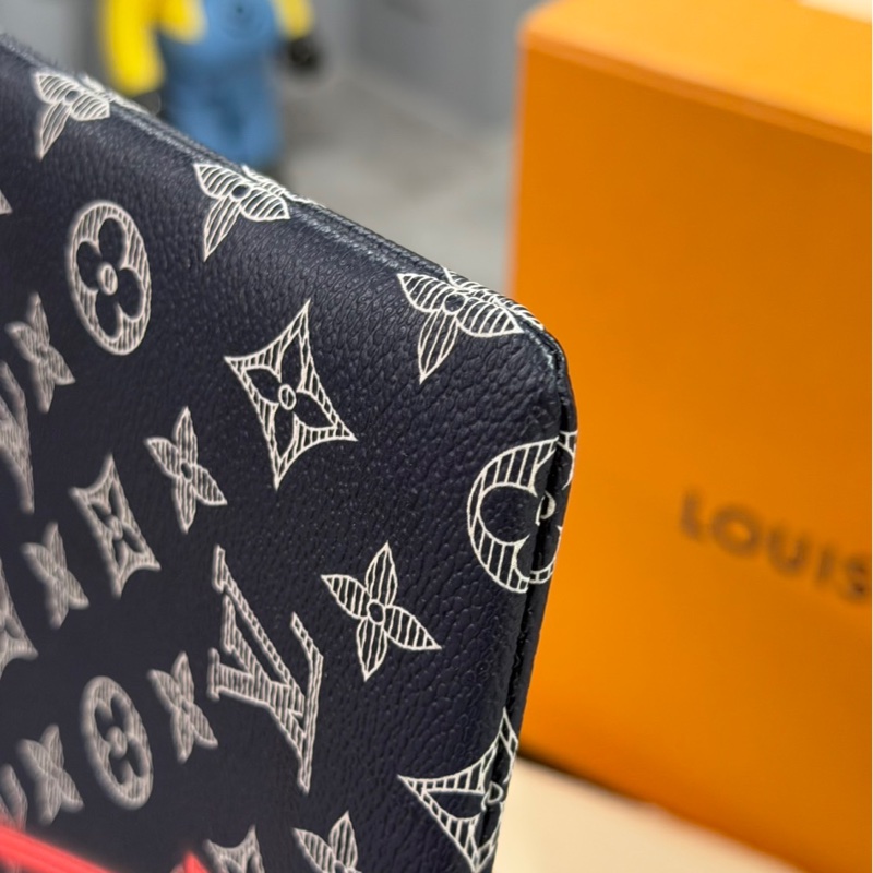 絕跡單品🌟Louis Vuitton 倒LV Logo手拿包｜Classic Trend CT精品｜台北東區實體-6
