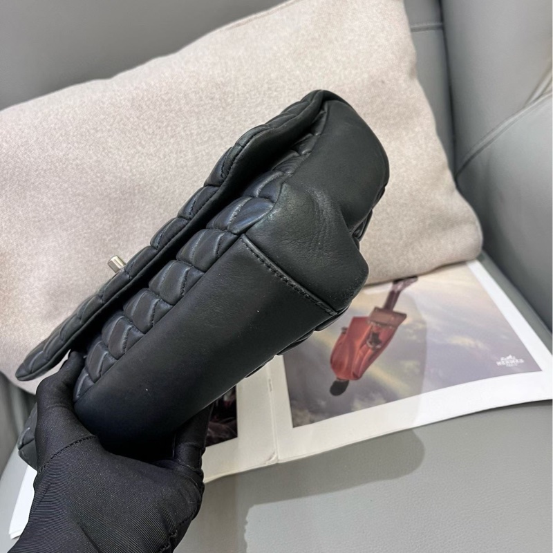 Chanel香奈兒黑銀泡芙cf單肩腋下包-5