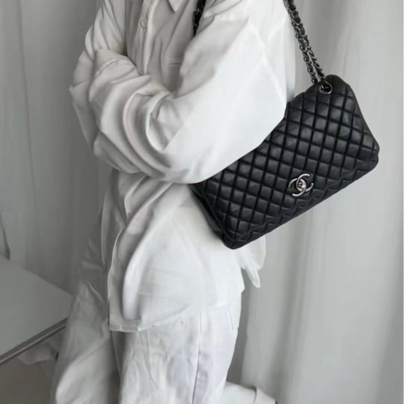 Chanel香奈兒黑銀泡芙cf單肩腋下包-8