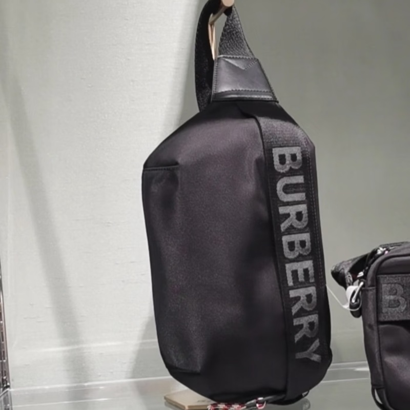 全新吊牌還在 Burberry 男款 男包 腰包-1