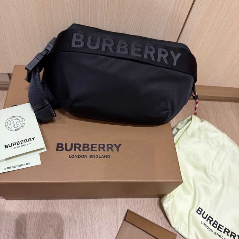 全新吊牌還在 Burberry 男款 男包 腰包-3