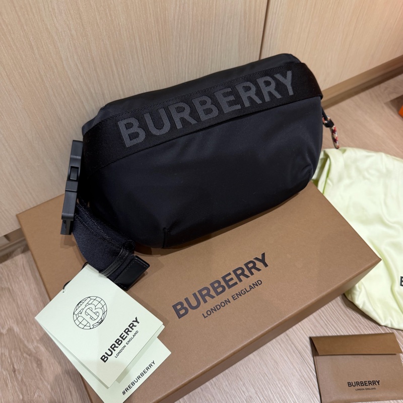 全新吊牌還在 Burberry 男款 男包 腰包-4