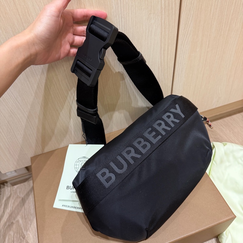 全新吊牌還在 Burberry 男款 男包 腰包-5