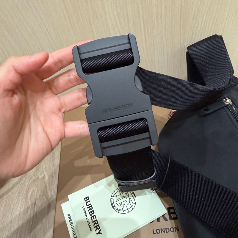 全新吊牌還在 Burberry 男款 男包 腰包-8
