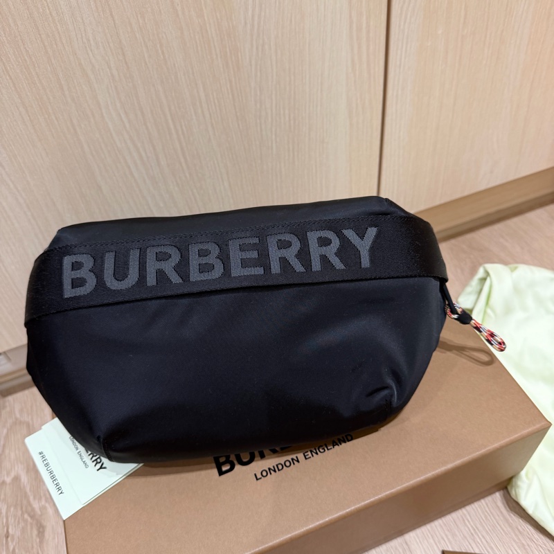 全新吊牌還在 Burberry 男款 男包 腰包-10